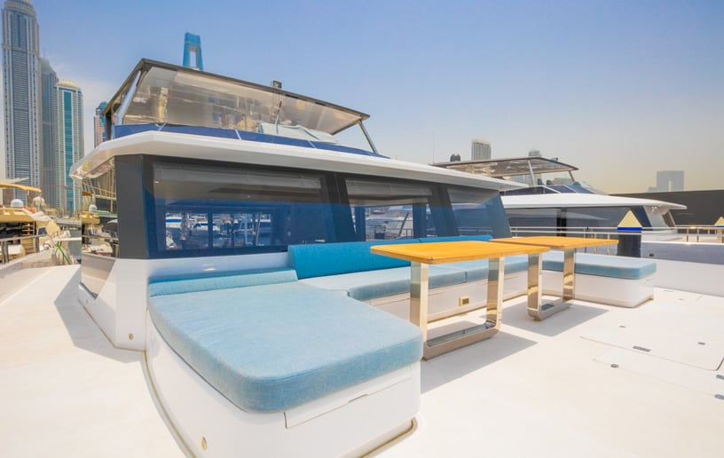 Sky Walker Aquila 60 pie Catamarán en Dubai Harbour para alquiler en Dubai