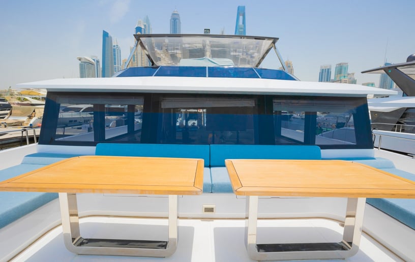 Sky Walker Aquila 60 pie Catamarán en Dubai Harbour para alquiler en Dubai