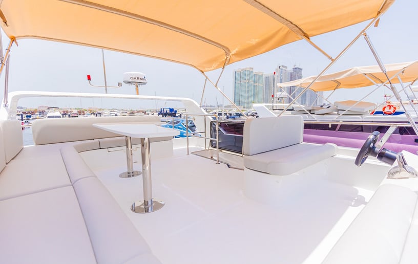 Sky Walker Axa 52 pie Barco de motor en Dubai Harbour para alquiler en Dubai