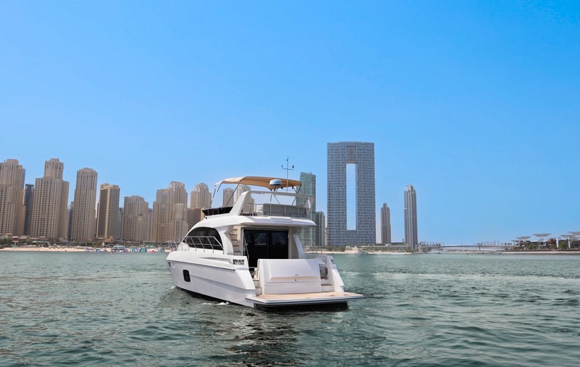 Motorboot Sky Walker Axa 52 ft in Dubai Harbour te huur in Dubai