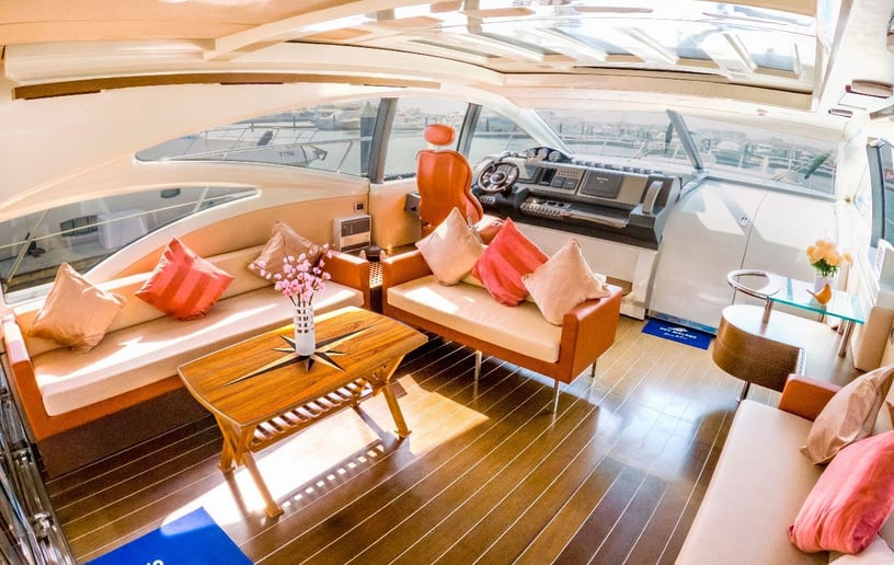 Motorboot Azimut Sura 68 ft in Dubai Harbour te huur in Dubai