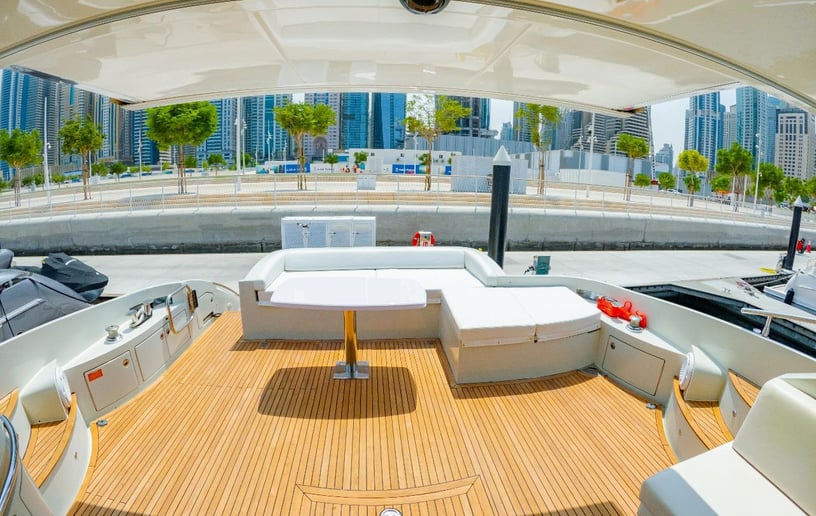 Motorboot Azimut Sura 68 ft in Dubai Harbour te huur in Dubai