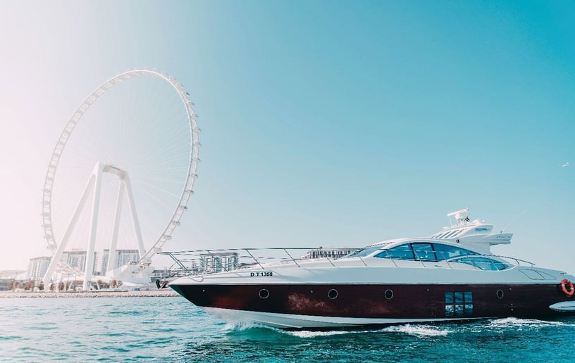 Motorboot Azimut Sura 68 ft in Dubai Harbour te huur in Dubai