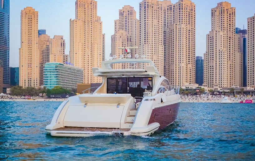 Motorboot Azimut Sura 68 ft in Dubai Harbour te huur in Dubai