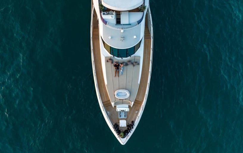 Nedship Tatti 110 Fuß Motorboot in Dubai Harbour  zur Miete in Dubai