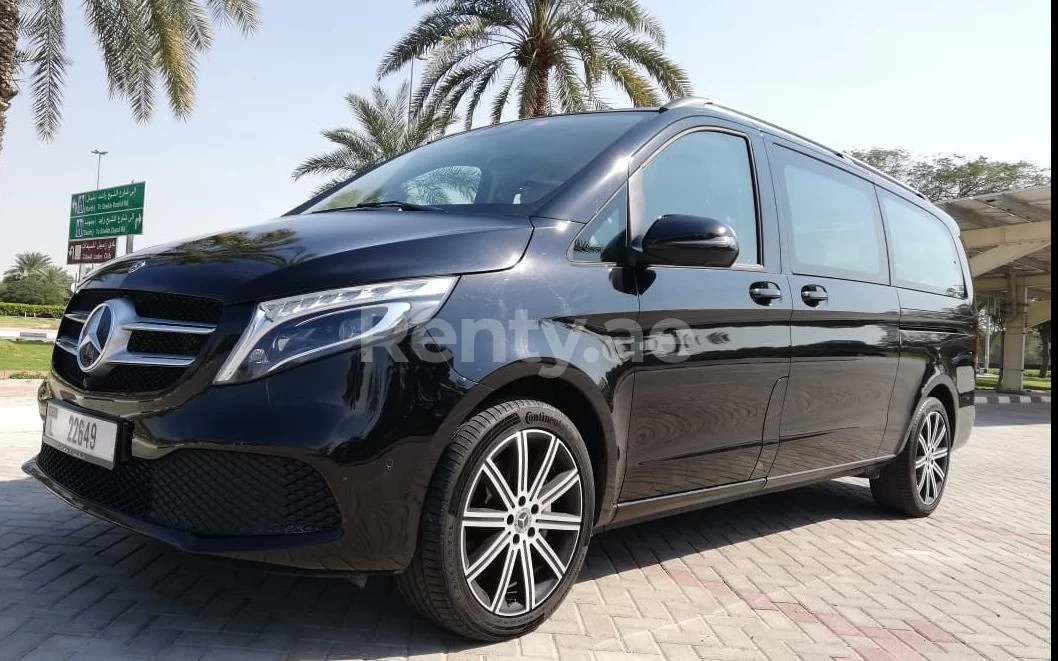 黑色 Mercedes V Class, 2019 preview
