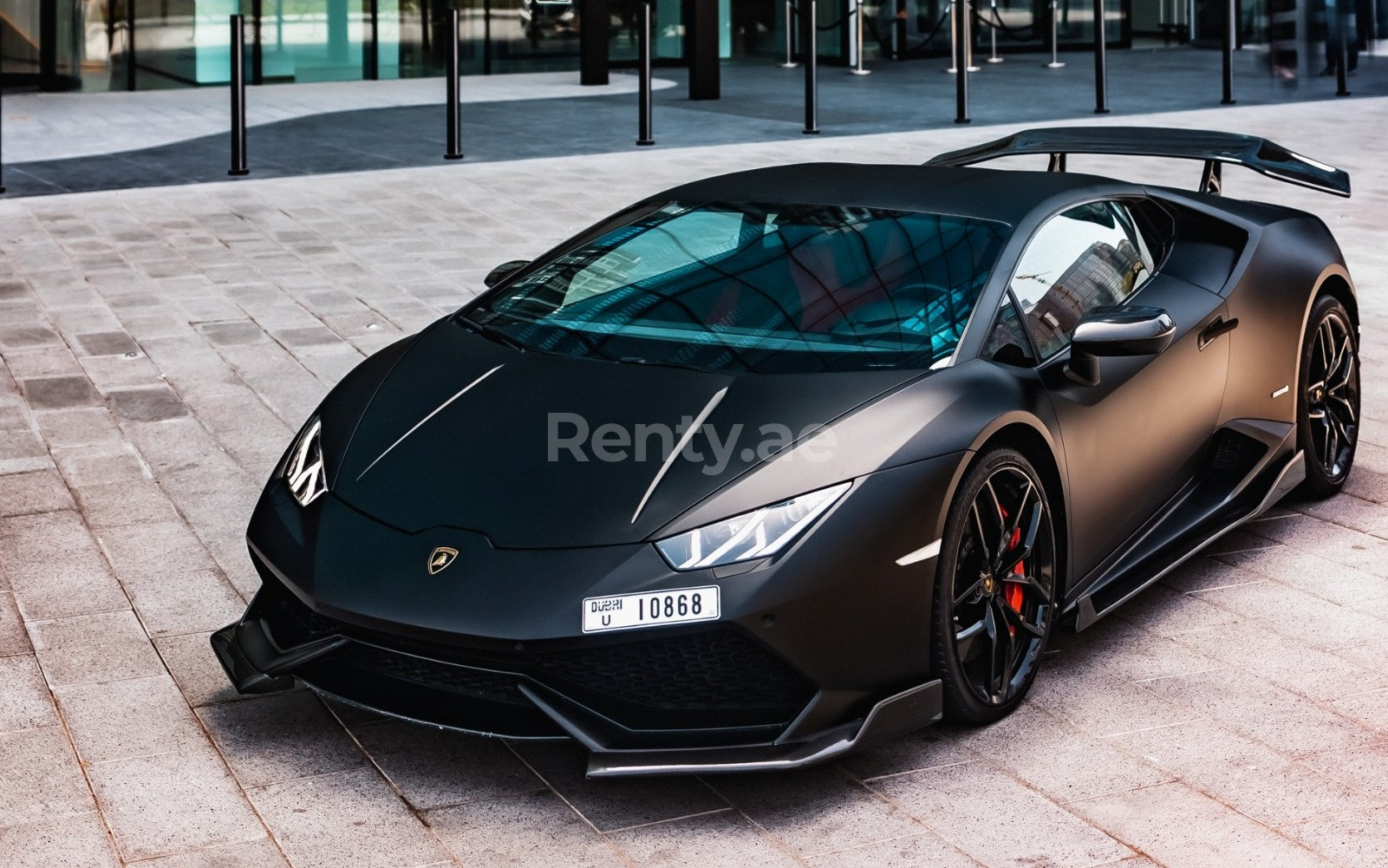 Alquila un Lamborghini Huracan (Negro), 2019 ID-04122, en Dubai 