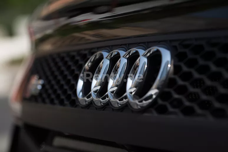 Dubai'de kiralık Audi R8 V10 Spyder (Siyah), 2018