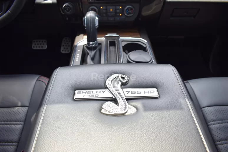 在迪拜 租 福特 F150 Shelby (银), 2018