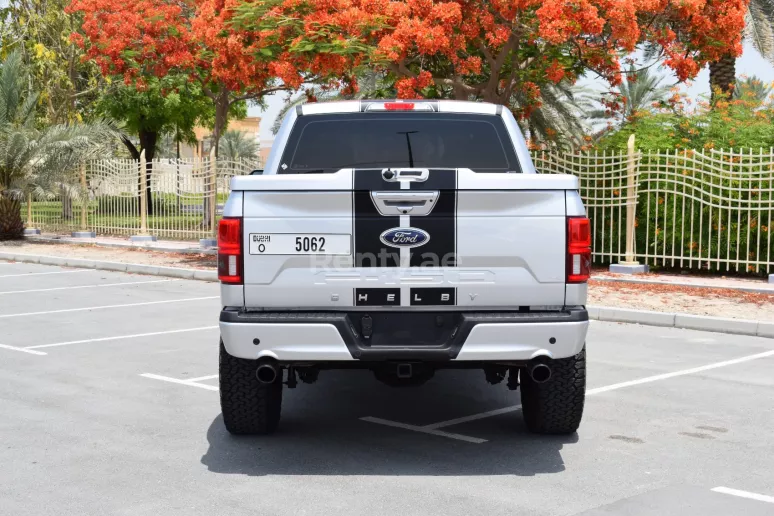 在迪拜 租 福特 F150 Shelby (银), 2018