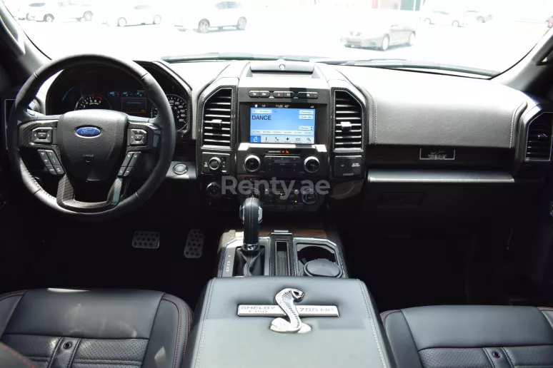 在迪拜 租 福特 F150 Shelby (银), 2018