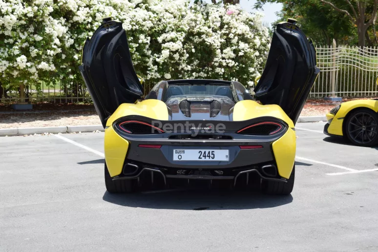 إيجار ماكلارين 570S سبايدر (الأصفر), 2019 في دبي
