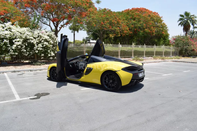 إيجار ماكلارين 570S سبايدر (الأصفر), 2019 في دبي