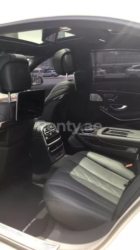 Mercedes S560 (Blanc), 2018 &agrave; louer &agrave; Duba&iuml;