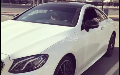 Mercedes E300 (Белый), 2017 для аренды в Дубай