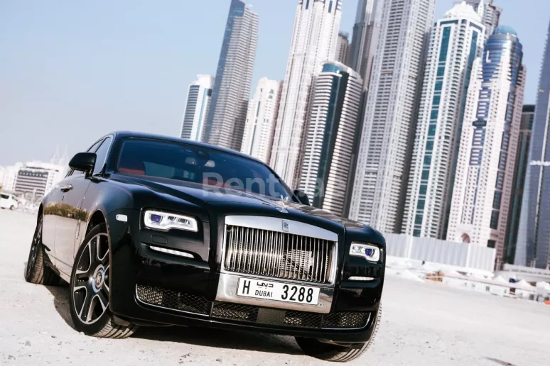 Rolls Royce Ghost (Schwarz), 2017  zur Miete in Dubai