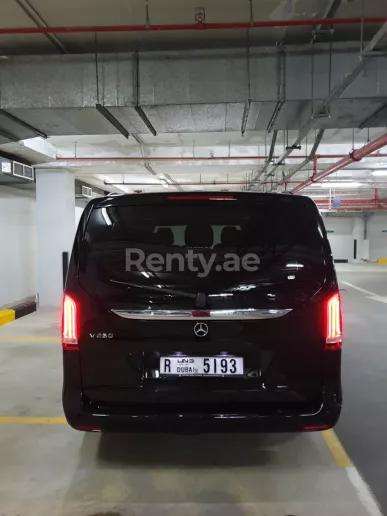 Dubai'de kiralık Mercedes V250 (Siyah), 2019