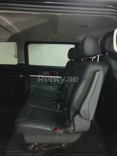 Dubai'de kiralık Mercedes V250 (Siyah), 2019