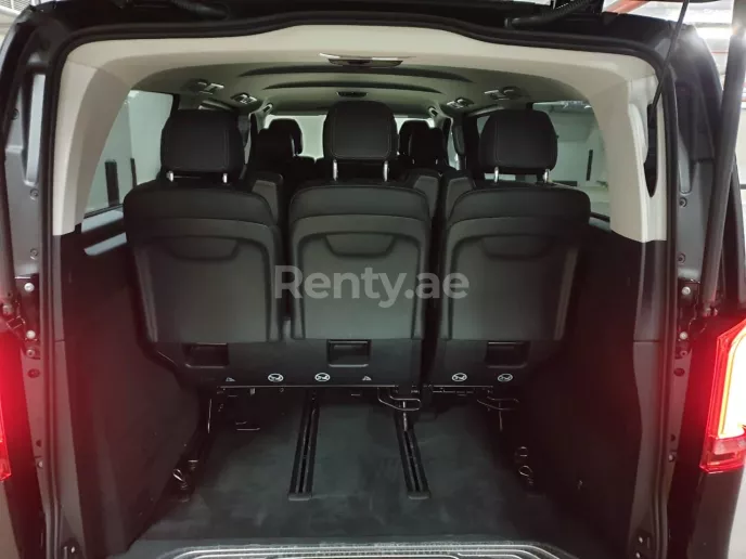 Dubai'de kiralık Mercedes V250 (Siyah), 2019