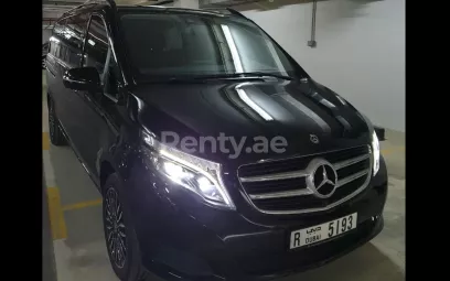 Mercedes V250 (Черный), 2019 для аренды в Дубай