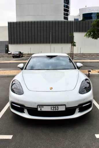 Dubai'de kiralık Porsche Panamera (Beyaz), 2018