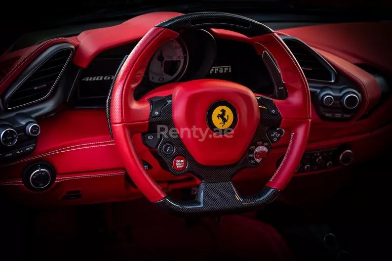 Dubai'de kiralık Ferrari 488 GTB (Kırmızı), 2018