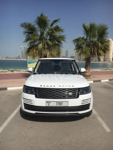 إيجار رانج روفر فوج (أبيض), 2019 في دبي