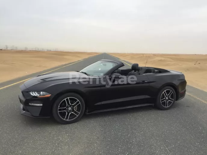 Ford Mustang Convertible (Schwarz), 2018  zur Miete in Dubai