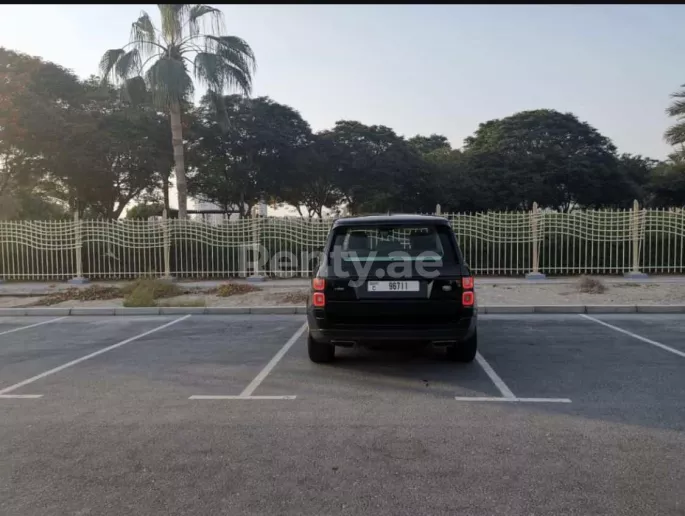 Range Rover Vogue (Black), 2018 for rent in Dubai