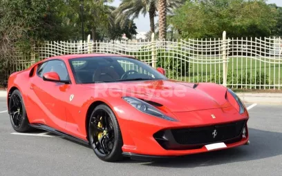 Dubai'de kiralık Ferrari 812 Superfast (Kırmızı), 2019