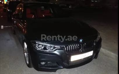 Dubai'de kiralık BMW 320 (G&uuml;m&uuml;ş), 2018