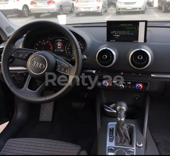 Audi A3 (Blanc), 2018 &agrave; louer &agrave; Duba&iuml;