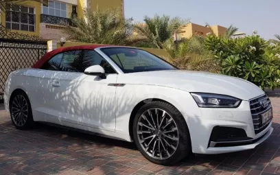 Audi A5 (Blanco), 2018 para alquiler en Dub&aacute;i