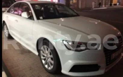Audi A6 (Blanco), 2018 para alquiler en Dub&aacute;i