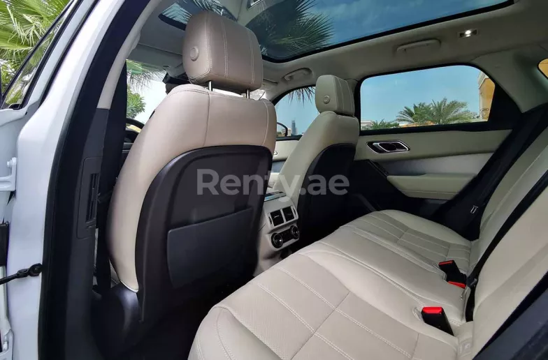 Range Rover Velar (Белый), 2019 для аренды в Дубай