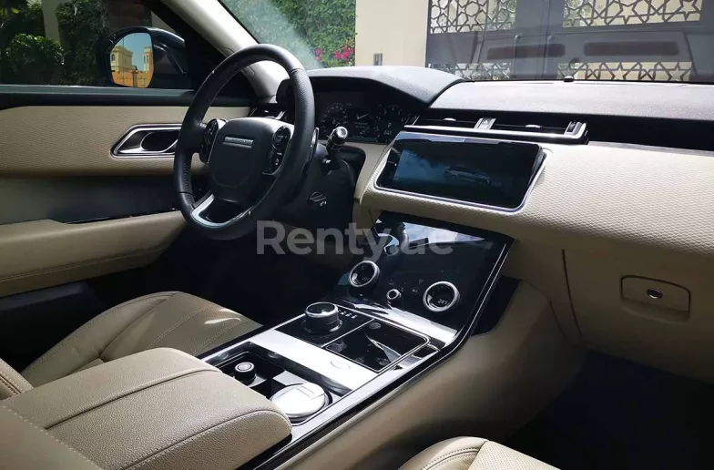Range Rover Velar (Белый), 2019 для аренды в Дубай