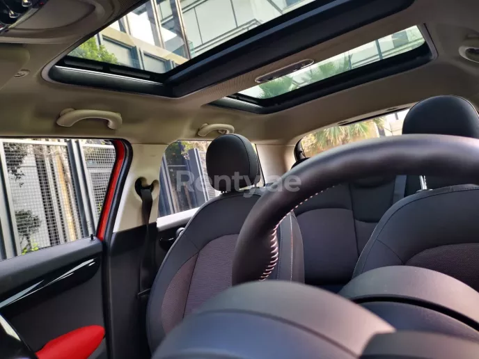 Mini Cooper (rojo), 2019 para alquiler en Dub&aacute;i