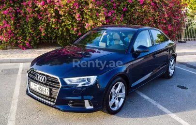 Audi A3 (Azul), 2018 para alquiler en Dub&aacute;i