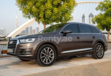 Audi Q7 (Braun), 2018 zur Miete in Dubai
