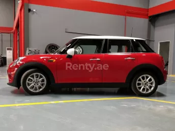 Mini Cooper (Rosso), 2019 in affitto a Dubai
