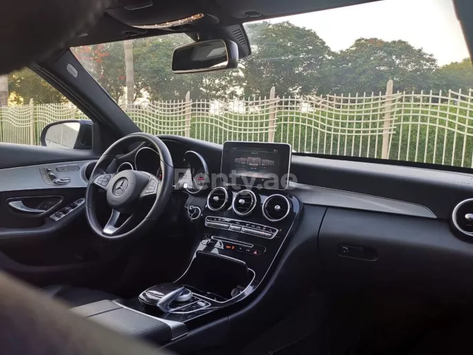Mercedes C63 AMG specs (Noir), 2018 &agrave; louer &agrave; Duba&iuml;