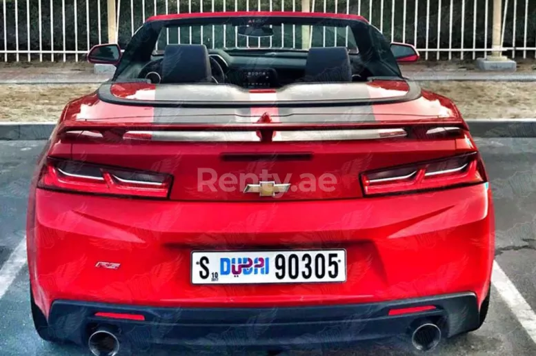 Chevrolet Camaro (rojo), 2018 para alquiler en Dub&aacute;i