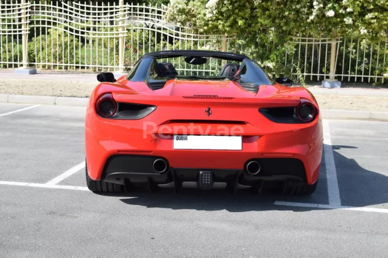 Ferrari 488 Spider (Rouge), 2018 &agrave; louer &agrave; Duba&iuml;