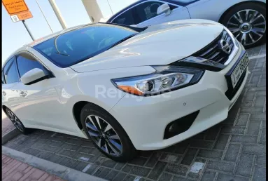 إيجار نيسان التيما (أبيض), 2019 في دبي