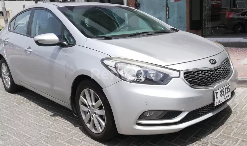 KIA Cerato (Серебро), 2016 для аренды в Дубай