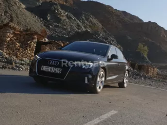 Audi A3 (Negro), 2018 para alquiler en Dub&aacute;i