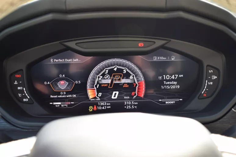 Lamborghini Urus (Rot), 2019  zur Miete in Dubai