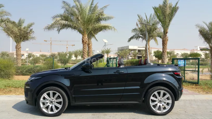 Range Rover Evoque (Черный), 2017 для аренды в Дубай