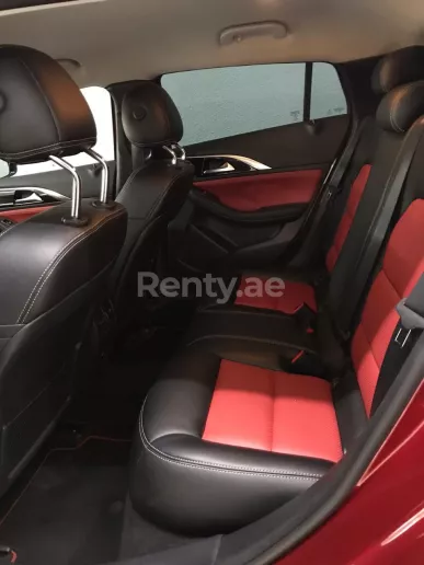 إيجار إنفينيتي Q30 (أحمر), 2019 في دبي