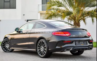 Mercedes Classe C (Noir), 2018 &agrave; louer &agrave; Duba&iuml;